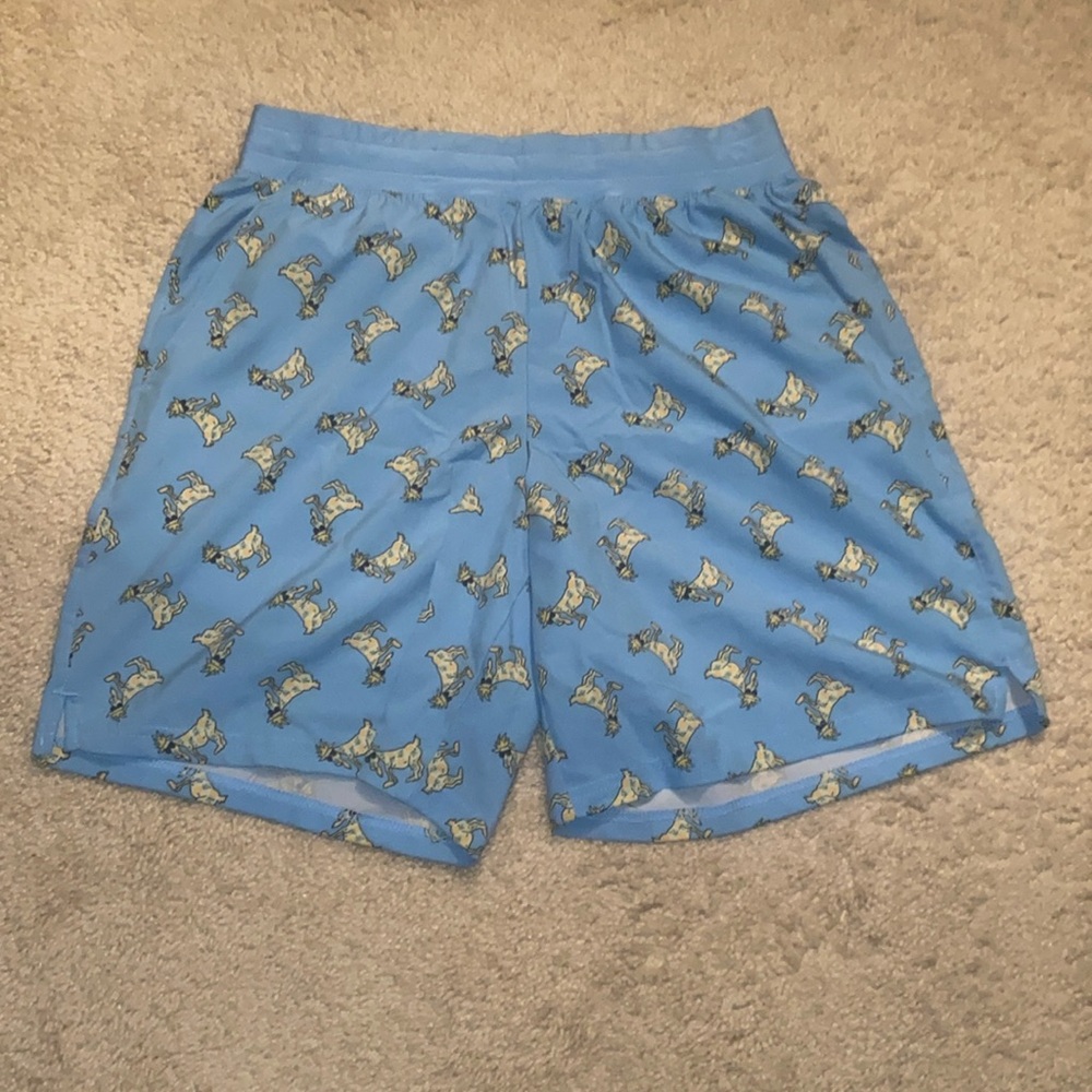 Men’s Medium Goat USA Pineapple All Over Shorts